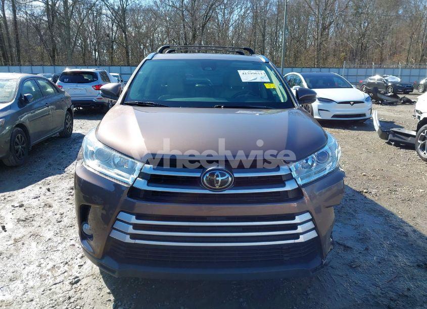Photo 12 of 2017 Toyota Highlander XLE (VIN 5TDKZRFH6HS191321)