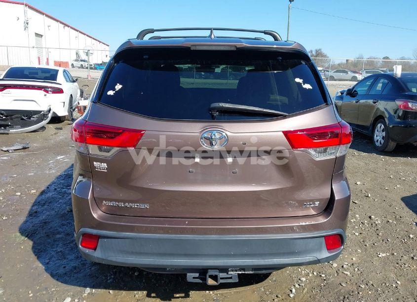 Photo 16 of 2017 Toyota Highlander XLE (VIN 5TDKZRFH6HS191321)
