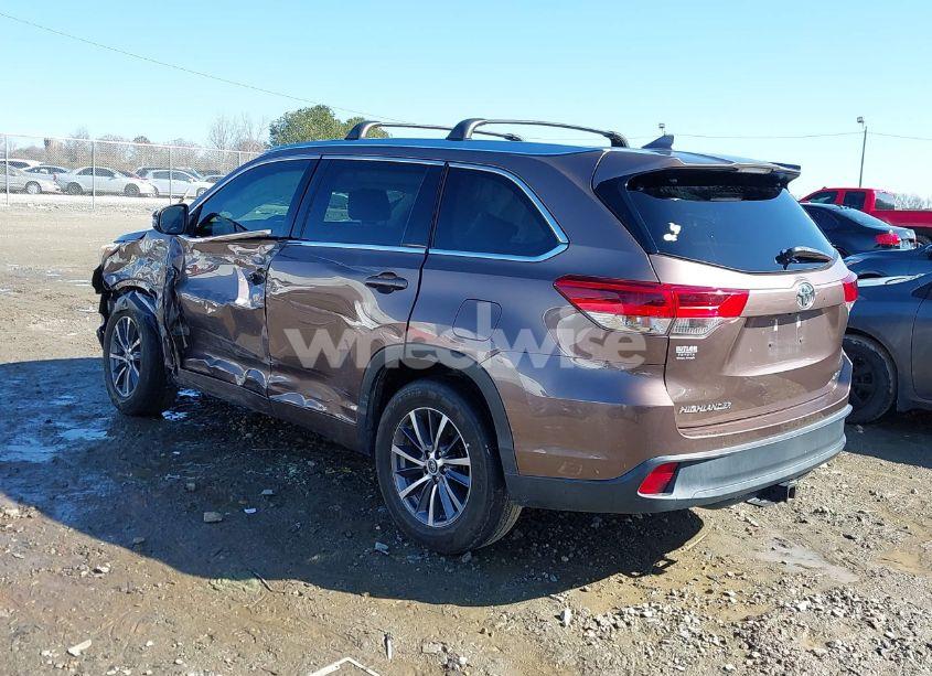 Photo 3 of 2017 Toyota Highlander XLE (VIN 5TDKZRFH6HS191321)