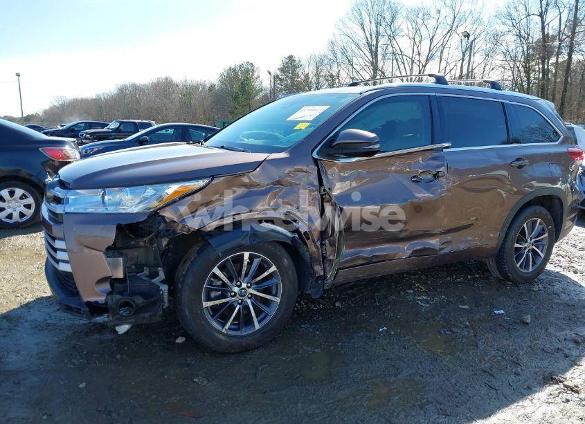 Photo 6 of 2017 Toyota Highlander XLE (VIN 5TDKZRFH6HS191321)