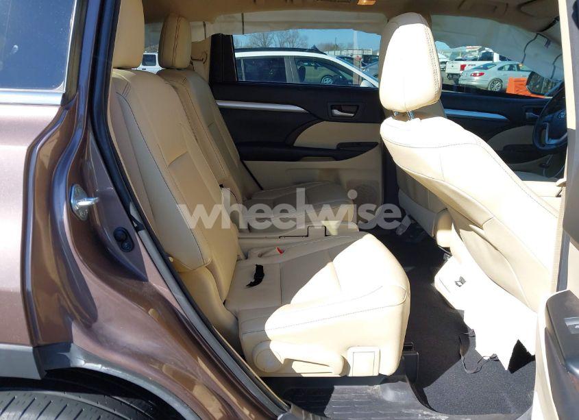 Photo 8 of 2017 Toyota Highlander XLE (VIN 5TDKZRFH6HS191321)