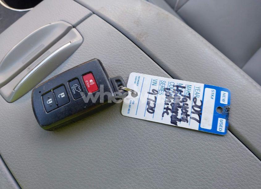 Photo 11 of 2017 Toyota Highlander XLE (VIN 5TDKZRFH6HS509728)