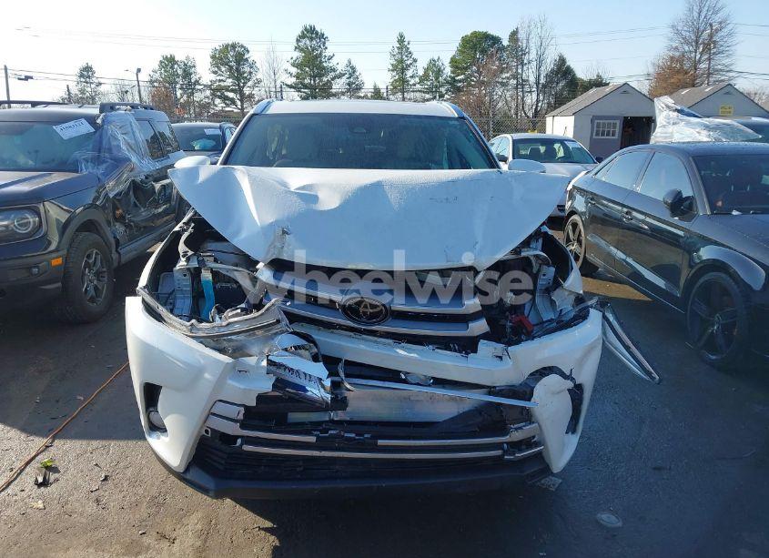 Photo 12 of 2017 Toyota Highlander XLE (VIN 5TDKZRFH6HS509728)