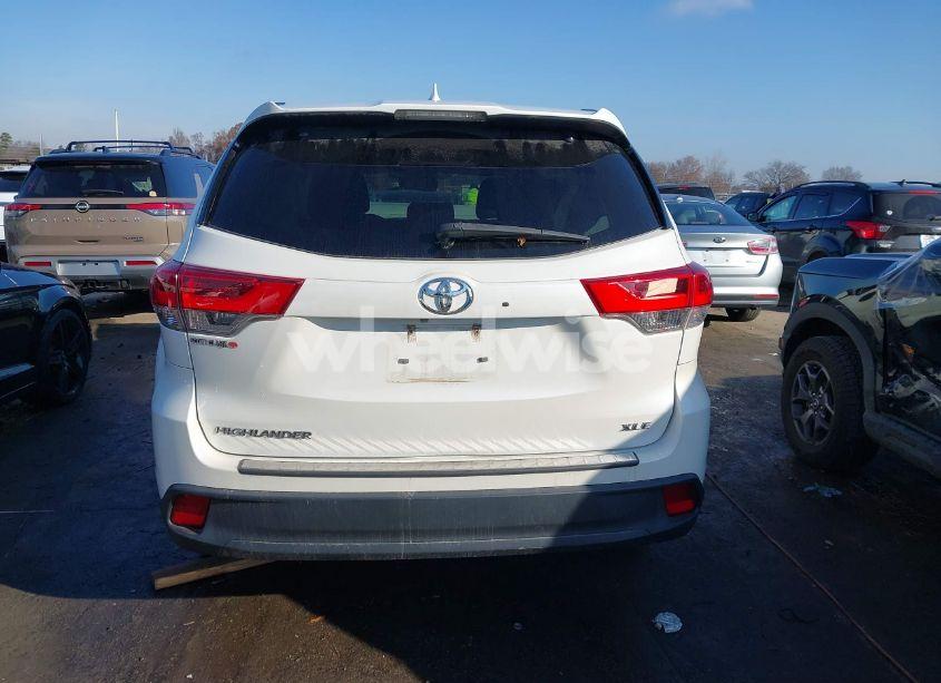 Photo 16 of 2017 Toyota Highlander XLE (VIN 5TDKZRFH6HS509728)