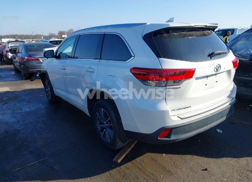 Photo 3 of 2017 Toyota Highlander XLE (VIN 5TDKZRFH6HS509728)