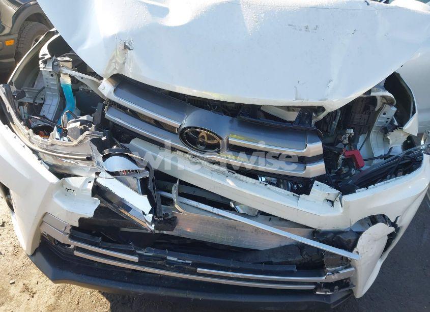 Photo 6 of 2017 Toyota Highlander XLE (VIN 5TDKZRFH6HS509728)