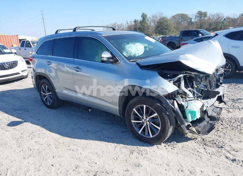 2017 Toyota Highlander XLE (VIN 5TDKZRFH6HS511611) main photo
