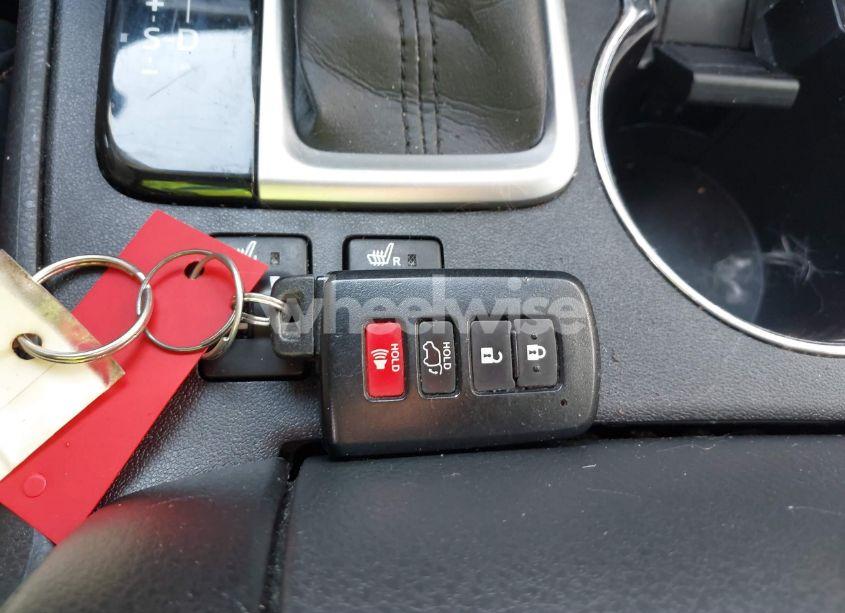 Photo 11 of 2017 Toyota Highlander XLE (VIN 5TDKZRFH6HS511611)