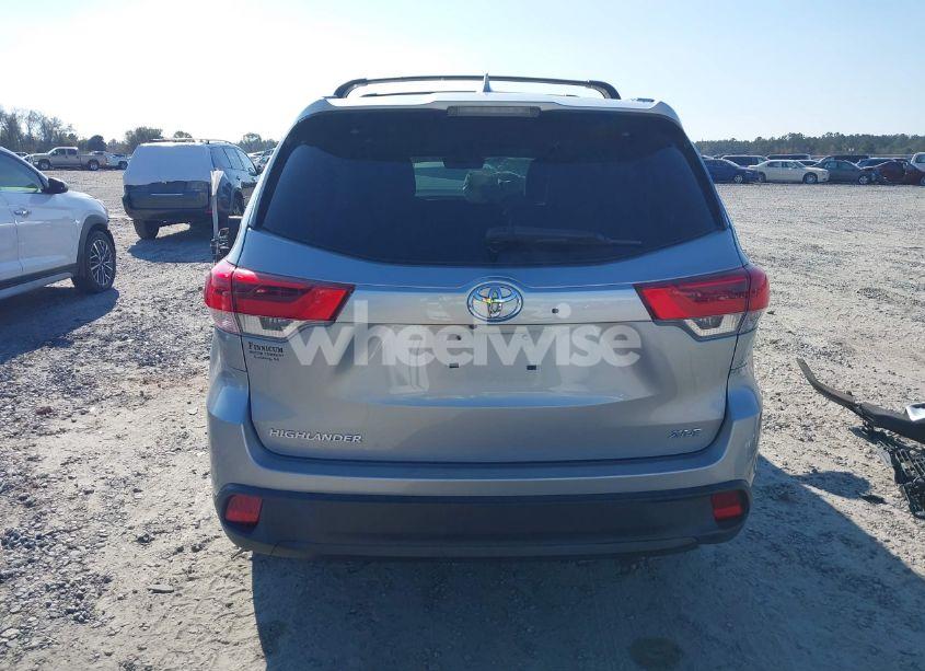 Photo 16 of 2017 Toyota Highlander XLE (VIN 5TDKZRFH6HS511611)