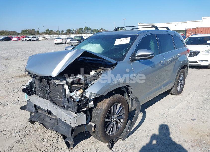 Photo 6 of 2017 Toyota Highlander XLE (VIN 5TDKZRFH6HS511611)