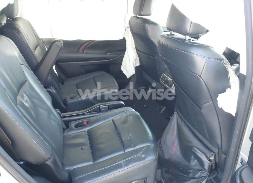 Photo 8 of 2017 Toyota Highlander XLE (VIN 5TDKZRFH6HS511611)