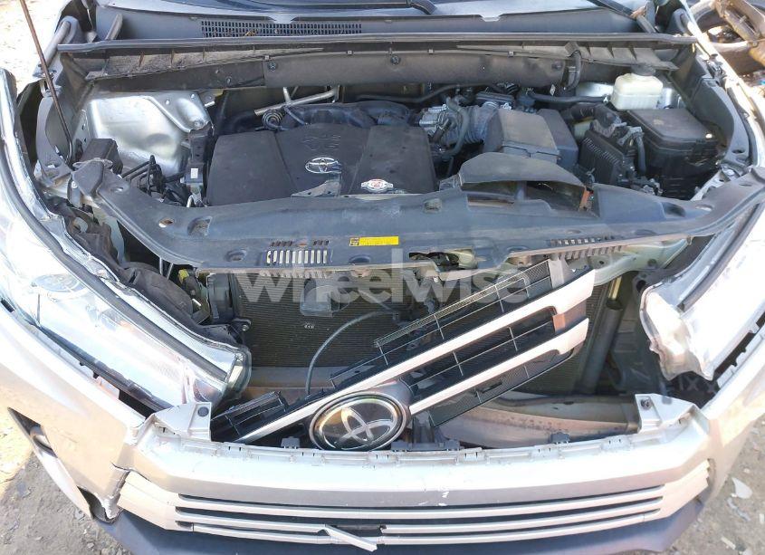 Photo 10 of 2017 Toyota Highlander XLE (VIN 5TDKZRFH6HS525492)