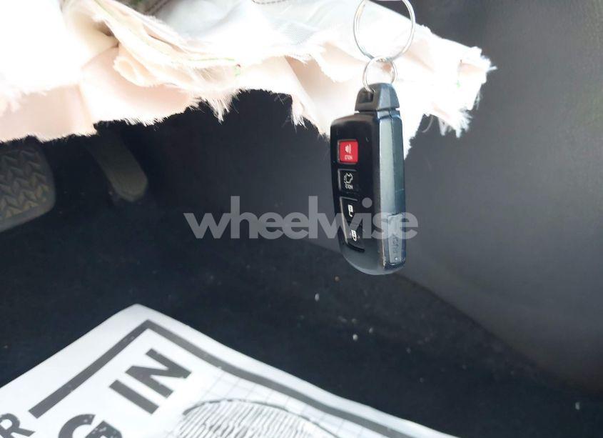 Photo 11 of 2017 Toyota Highlander XLE (VIN 5TDKZRFH6HS525492)