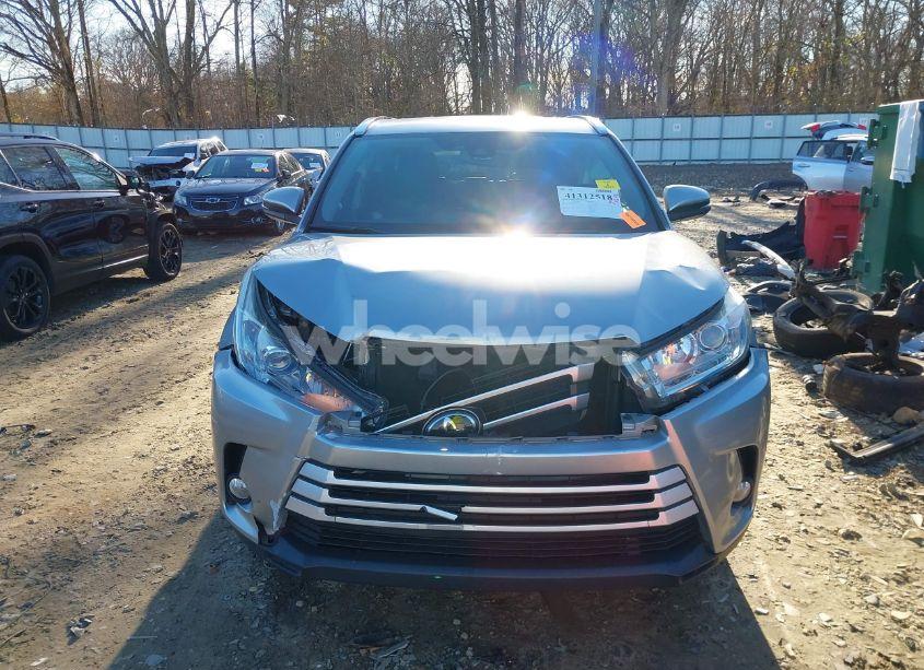 Photo 12 of 2017 Toyota Highlander XLE (VIN 5TDKZRFH6HS525492)