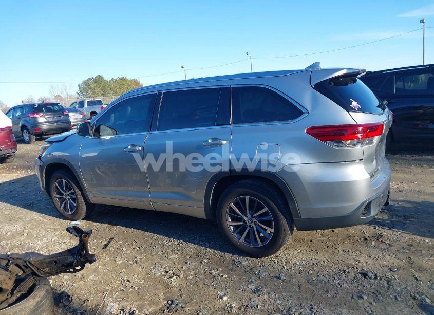 Photo 14 of 2017 Toyota Highlander XLE (VIN 5TDKZRFH6HS525492)