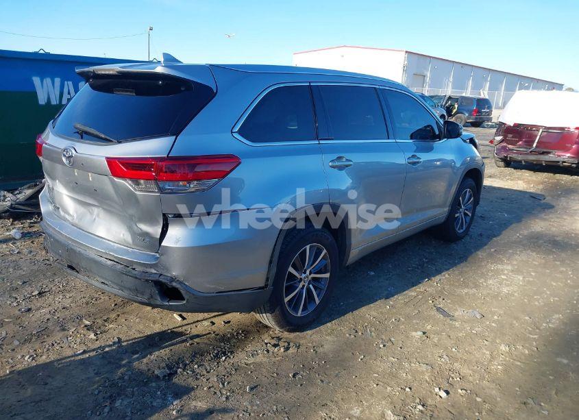 Photo 4 of 2017 Toyota Highlander XLE (VIN 5TDKZRFH6HS525492)