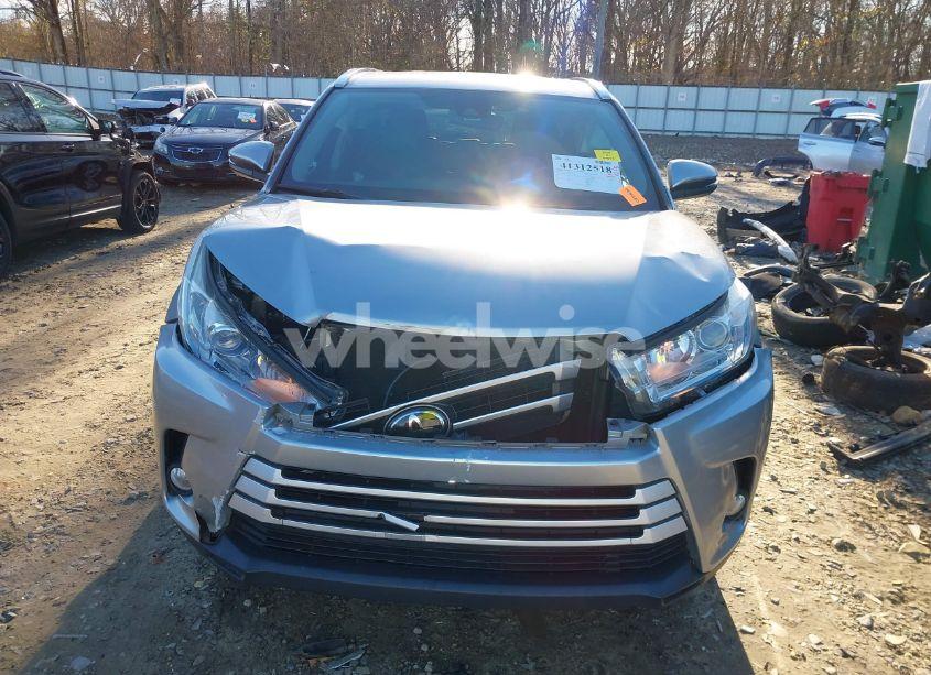 Photo 6 of 2017 Toyota Highlander XLE (VIN 5TDKZRFH6HS525492)