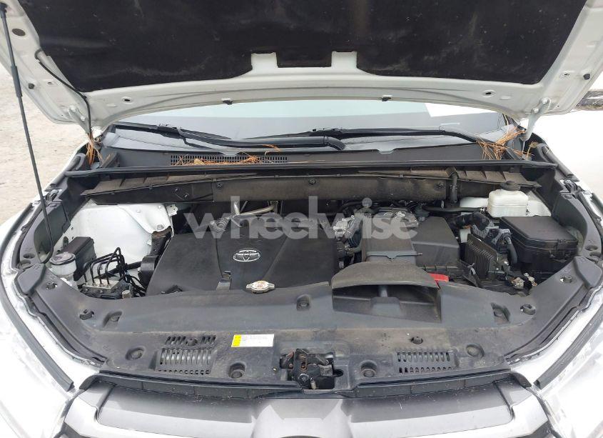 Photo 10 of 2019 Toyota Highlander XLE (VIN 5TDKZRFH6KS361734)