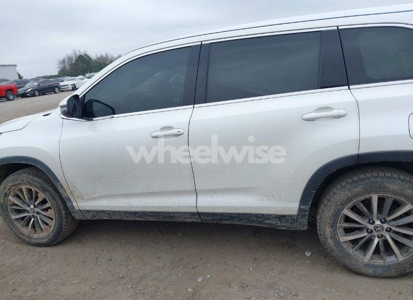 Photo 14 of 2019 Toyota Highlander XLE (VIN 5TDKZRFH6KS361734)