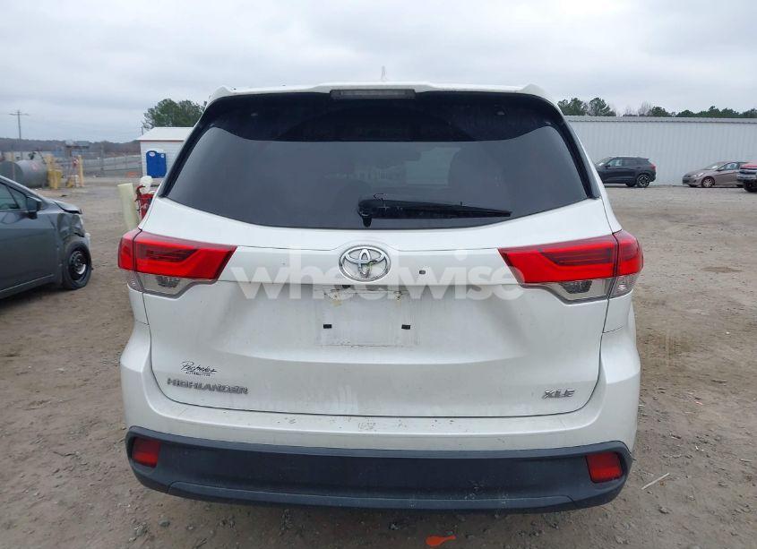 Photo 16 of 2019 Toyota Highlander XLE (VIN 5TDKZRFH6KS361734)