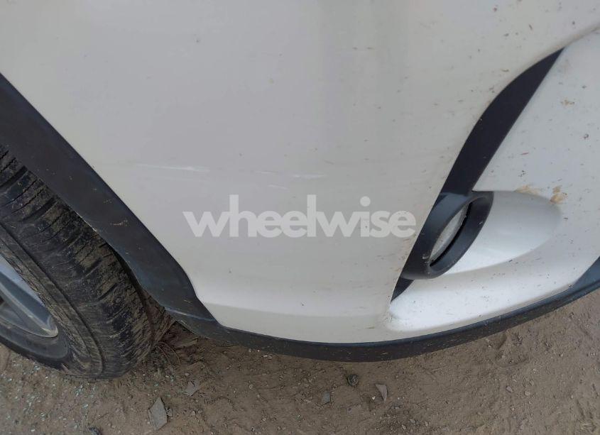 Photo 6 of 2019 Toyota Highlander XLE (VIN 5TDKZRFH6KS361734)