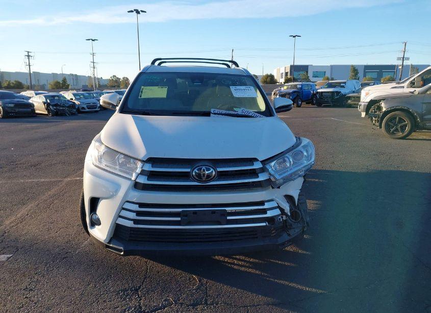 Photo 12 of 2019 Toyota Highlander XLE (VIN 5TDKZRFH6KS563389)