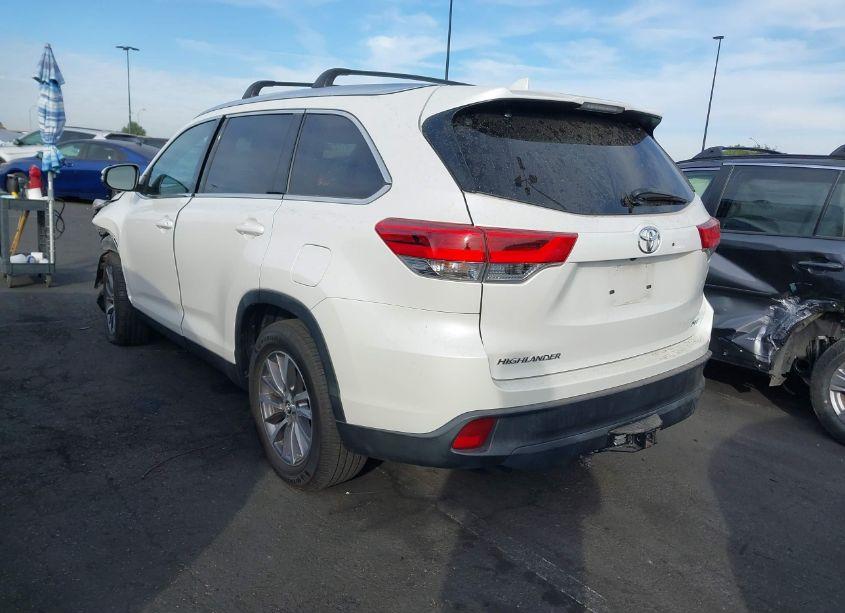 Photo 14 of 2019 Toyota Highlander XLE (VIN 5TDKZRFH6KS563389)