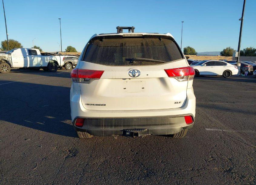 Photo 16 of 2019 Toyota Highlander XLE (VIN 5TDKZRFH6KS563389)