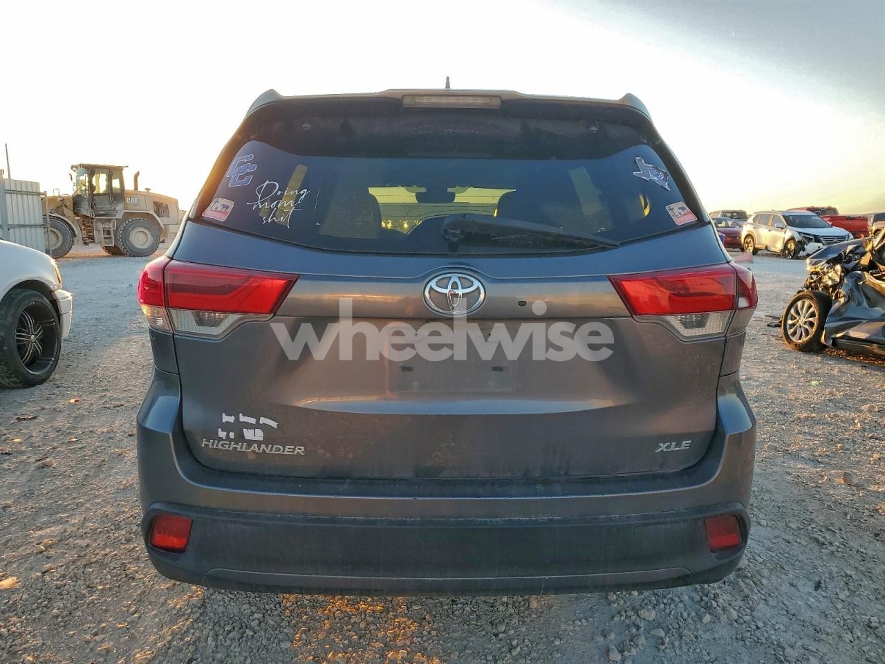 Photo 6 of 2017 TOYOTA HIGHLANDER SE (VIN 5TDKZRFH7HS520124)