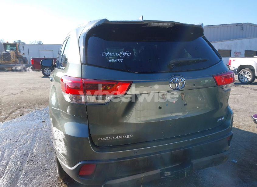 Photo 16 of 2018 Toyota Highlander XLE (VIN 5TDKZRFH7JS238037)
