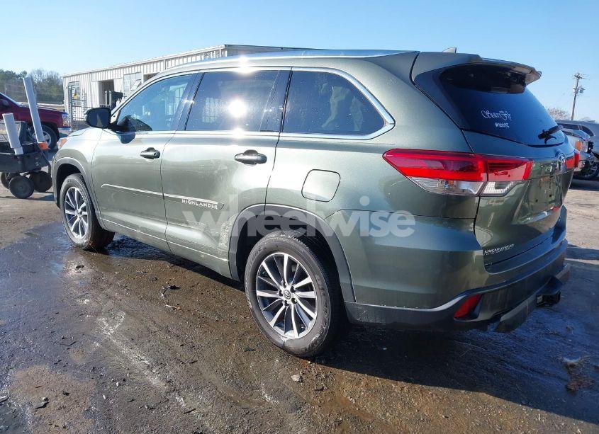 Photo 3 of 2018 Toyota Highlander XLE (VIN 5TDKZRFH7JS238037)