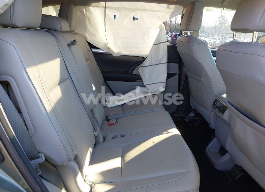 Photo 8 of 2018 Toyota Highlander XLE (VIN 5TDKZRFH7JS238037)