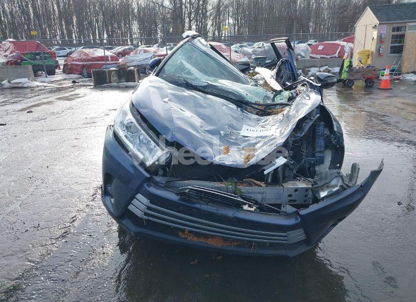 Photo 12 of 2018 Toyota Highlander XLE (VIN 5TDKZRFH7JS256702)