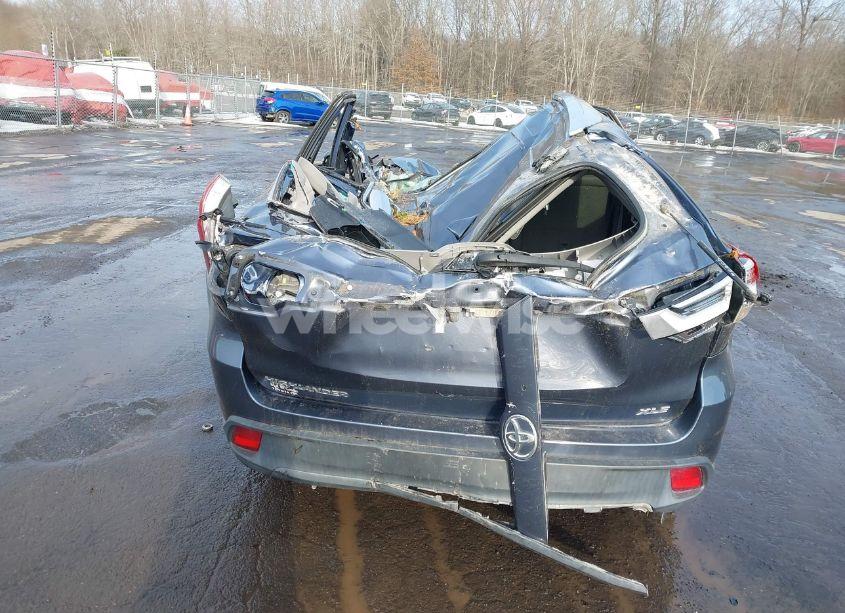 Photo 16 of 2018 Toyota Highlander XLE (VIN 5TDKZRFH7JS256702)