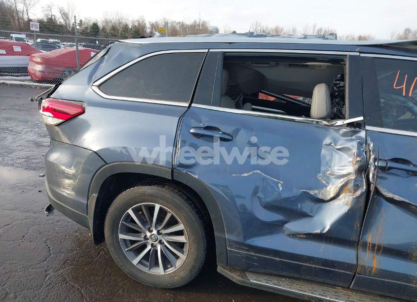 Photo 17 of 2018 Toyota Highlander XLE (VIN 5TDKZRFH7JS256702)