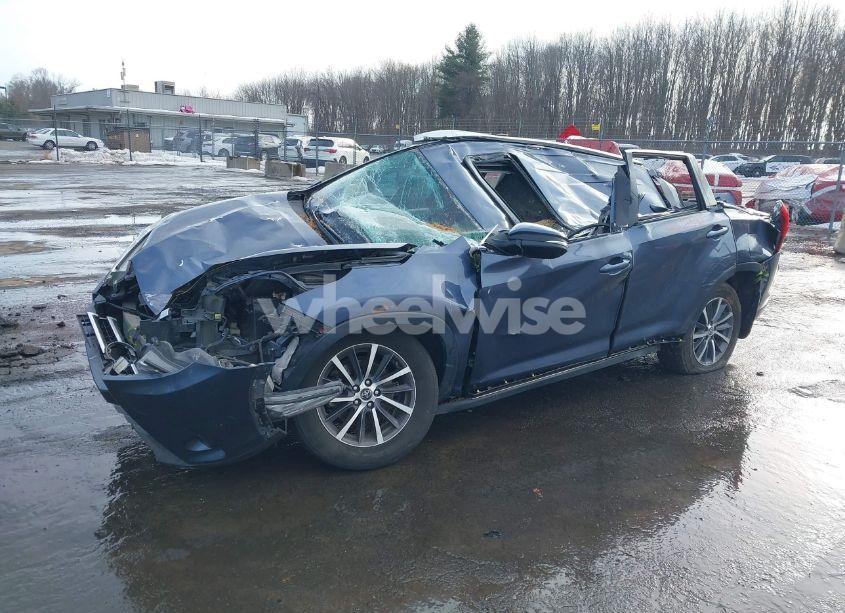 Photo 2 of 2018 Toyota Highlander XLE (VIN 5TDKZRFH7JS256702)