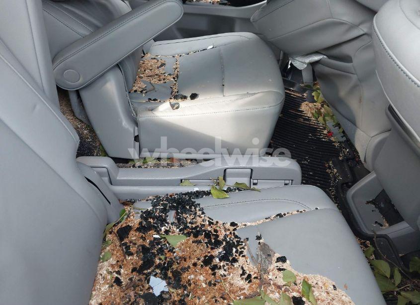 Photo 8 of 2018 Toyota Highlander XLE (VIN 5TDKZRFH7JS256702)