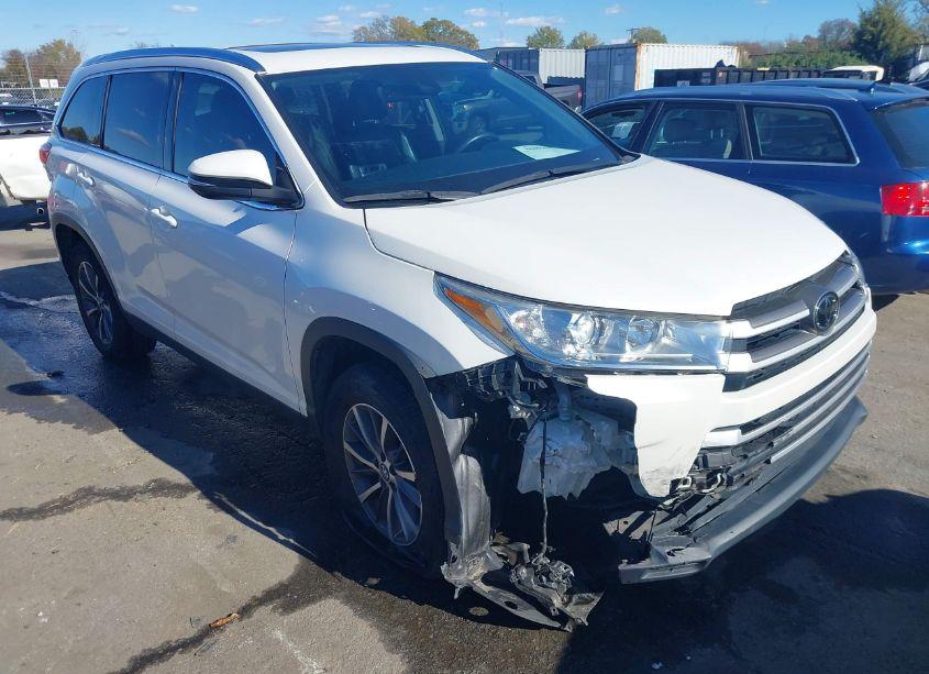 Photo 6 of 2019 Toyota Highlander XLE (VIN 5TDKZRFH7KS306094)