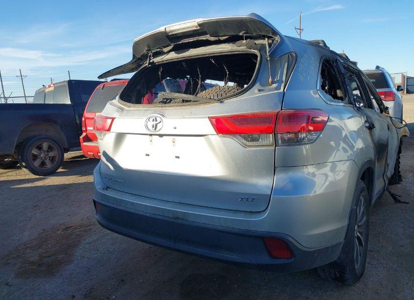 Photo 16 of 2019 Toyota Highlander XLE (VIN 5TDKZRFH7KS368482)