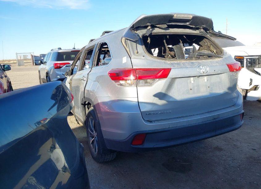 Photo 3 of 2019 Toyota Highlander XLE (VIN 5TDKZRFH7KS368482)