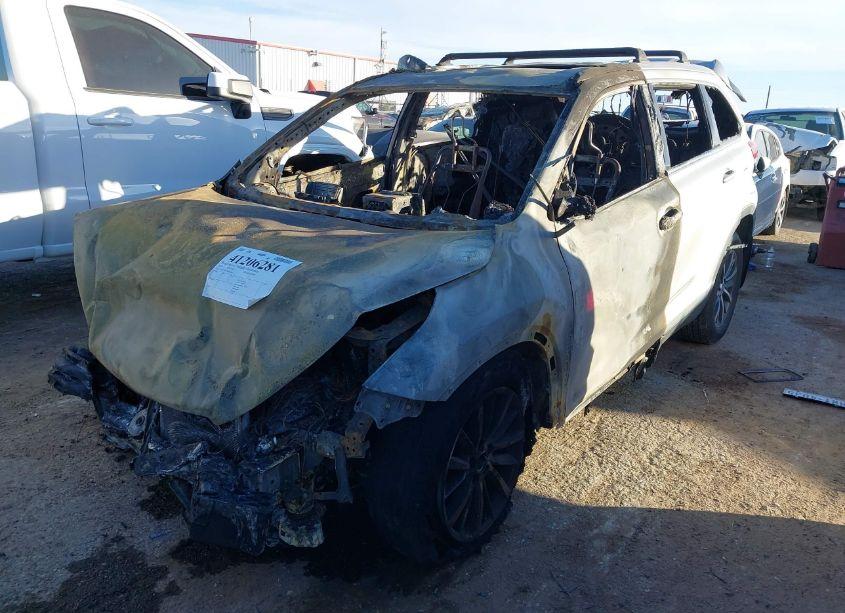 Photo 6 of 2019 Toyota Highlander XLE (VIN 5TDKZRFH7KS368482)