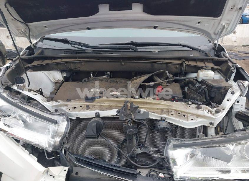 Photo 10 of 2019 Toyota Highlander XLE (VIN 5TDKZRFH7KS562431)