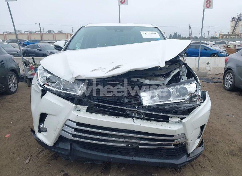 Photo 11 of 2019 Toyota Highlander XLE (VIN 5TDKZRFH7KS562431)