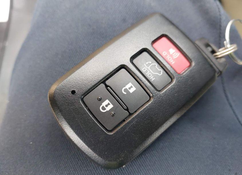 Photo 11 of 2019 Toyota Highlander XLE (VIN 5TDKZRFH7KS573543)