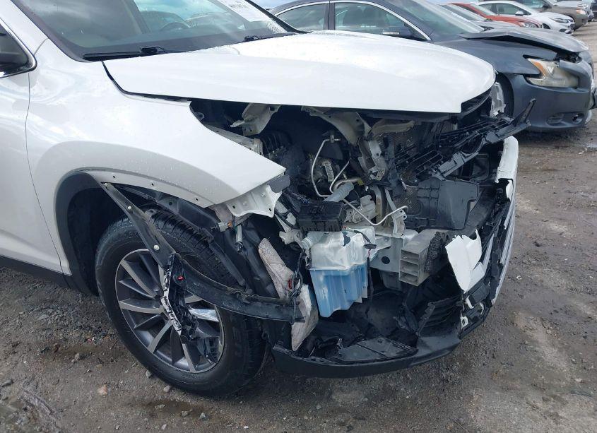 Photo 17 of 2019 Toyota Highlander XLE (VIN 5TDKZRFH7KS573543)
