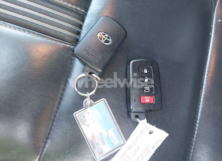 Photo 11 of 2017 Toyota Highlander SE (VIN 5TDKZRFH8HS187500)