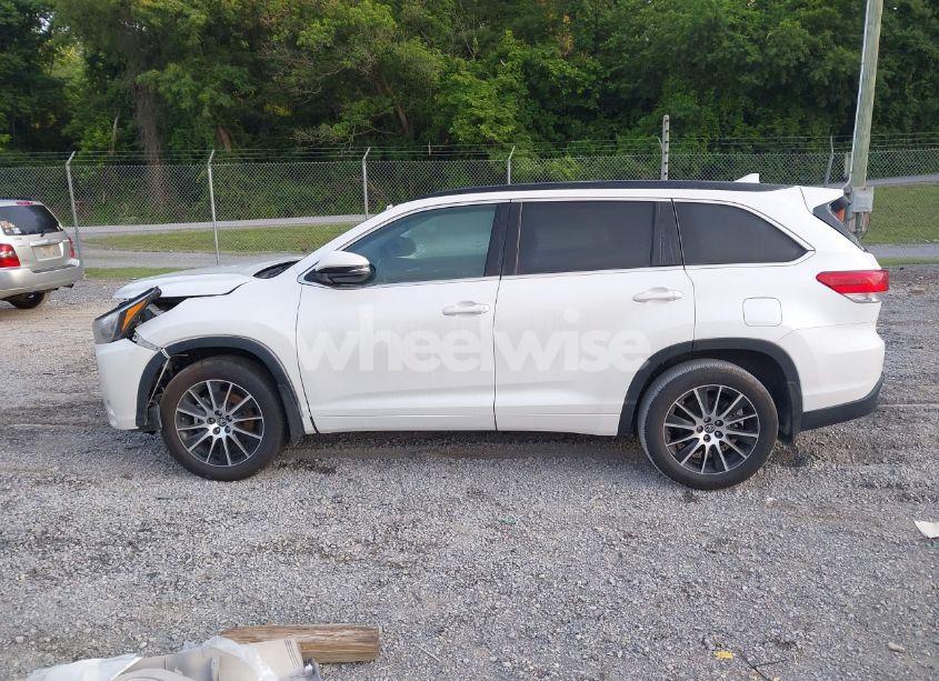 Photo 14 of 2017 Toyota Highlander SE (VIN 5TDKZRFH8HS187500)