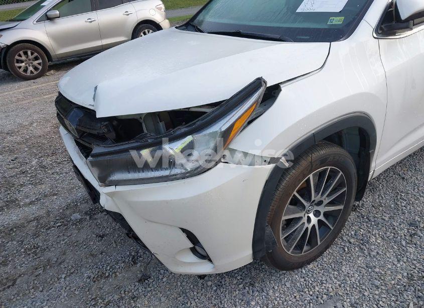 Photo 17 of 2017 Toyota Highlander SE (VIN 5TDKZRFH8HS187500)