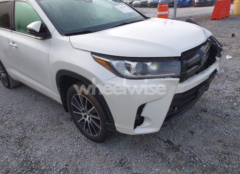 Photo 18 of 2017 Toyota Highlander SE (VIN 5TDKZRFH8HS187500)