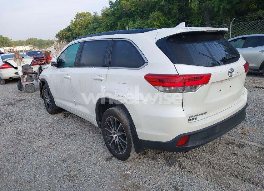 Photo 3 of 2017 Toyota Highlander SE (VIN 5TDKZRFH8HS187500)